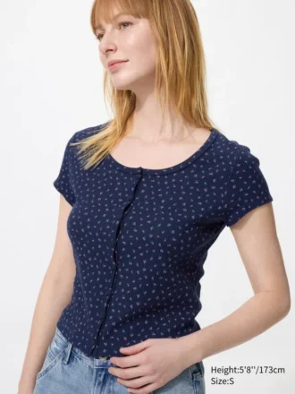 T-shirt mini à col ouvert pour femme, motif gaufré | Motif